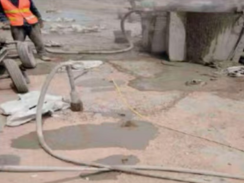 万柏林水泥混凝土路面板底注浆技术 路面脱空注浆整治方案