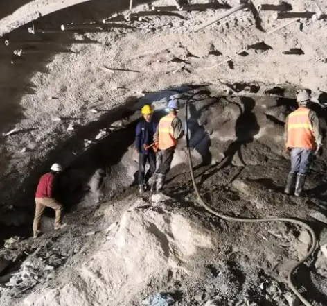 万柏林拱顶带模注浆料的施工流程及注意事项